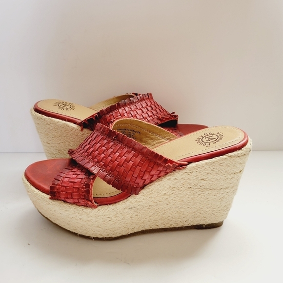 NEW Vintage Foundry Red Leather Platform Wedge Sandals Size 8 - Picture 1 of 7